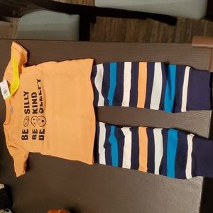Old Navy unisex short sleeve pajama set size 5T. Brand new with tags.